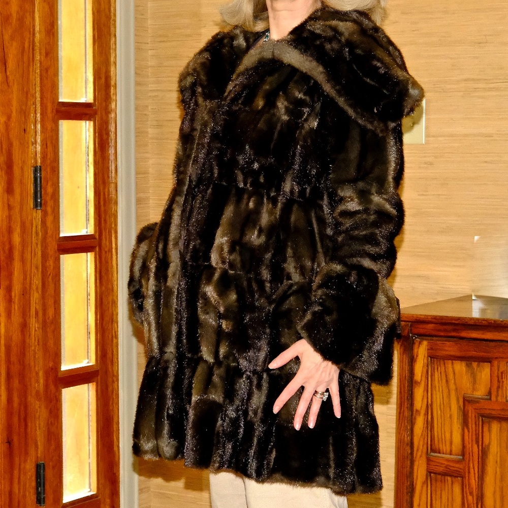 LAUNDRY BY DESIGN~FAUX BROWN SABLE STROLLER COAT - Picture 3 of 7